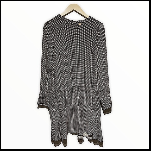 ๐ท&๐ผ Geometric Pattern Dress with Ruffle Hem - Picture 1 of 9